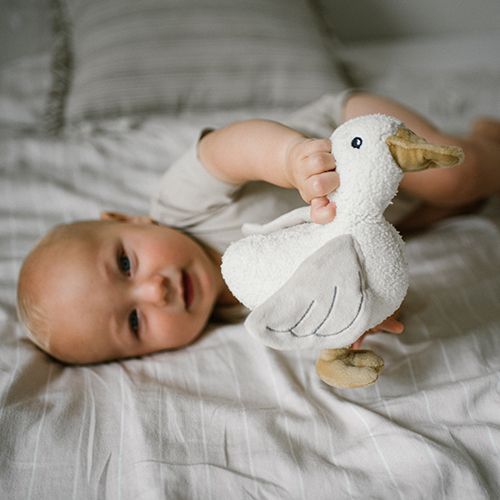 Игрушка-обнимашка с погремушкой от Babyono, Гуска Зоя  1554 фото